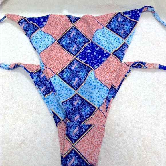 NWOT ZAFUL WOMENS HIGH WAIST RED AND BLUE PAISLEY TIE BIKINI BOTTOMS SIZE SMALL - Picture 3 of 4
